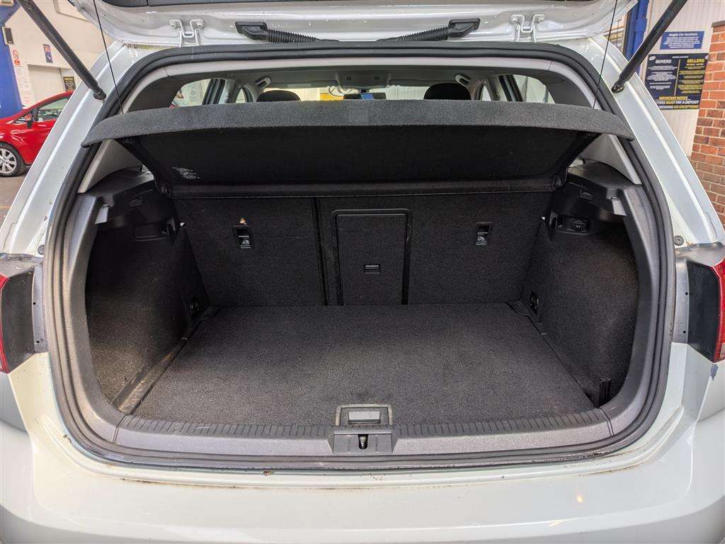 <p>2013 VOLKSWAGEN GOLF SE BLUEMOTION TECH T</p>