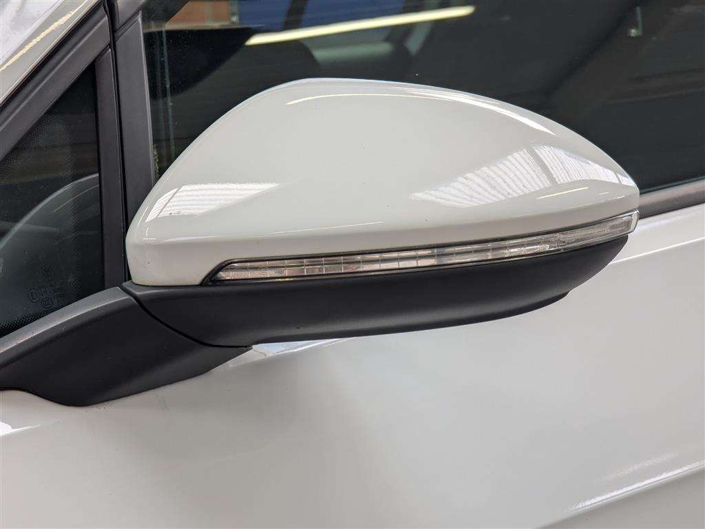 <p>2013 VOLKSWAGEN GOLF SE BLUEMOTION TECH T</p>