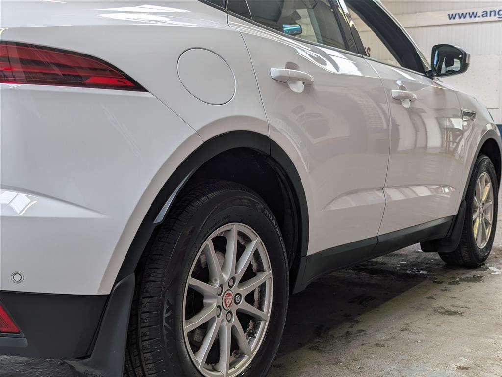 <p>2018 JAGUAR E-PACE D AWD AUTO</p>