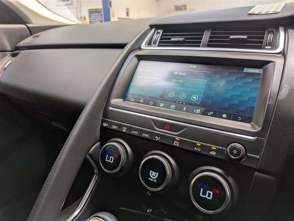 <p>2018 JAGUAR E-PACE D AWD AUTO</p>