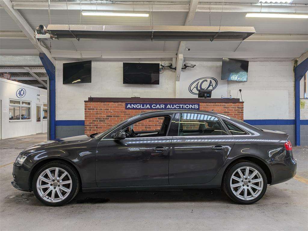 <p>2015 AUDI A4 SE TECHNIK TDI CVT</p>