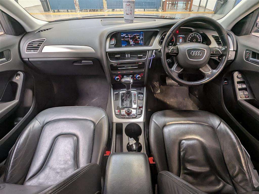 <p>2015 AUDI A4 SE TECHNIK TDI CVT</p>