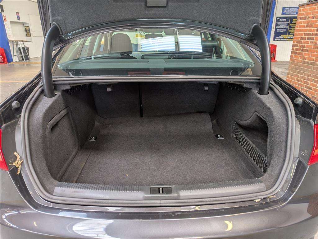 <p>2015 AUDI A4 SE TECHNIK TDI CVT</p>