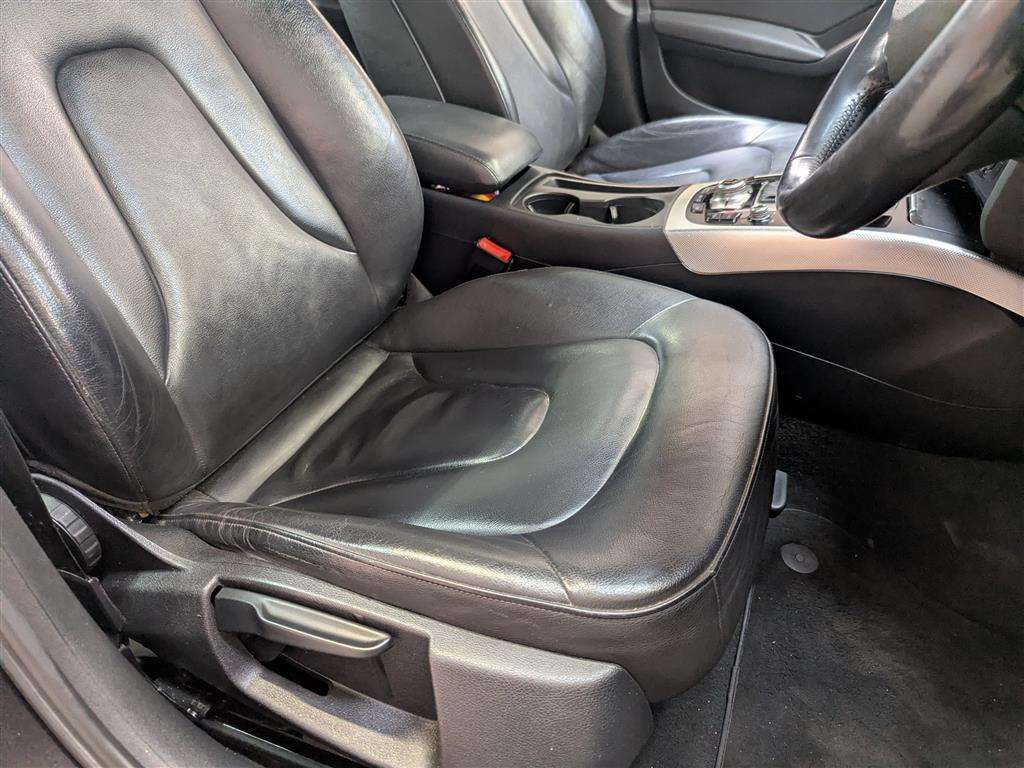 <p>2015 AUDI A4 SE TECHNIK TDI CVT</p>