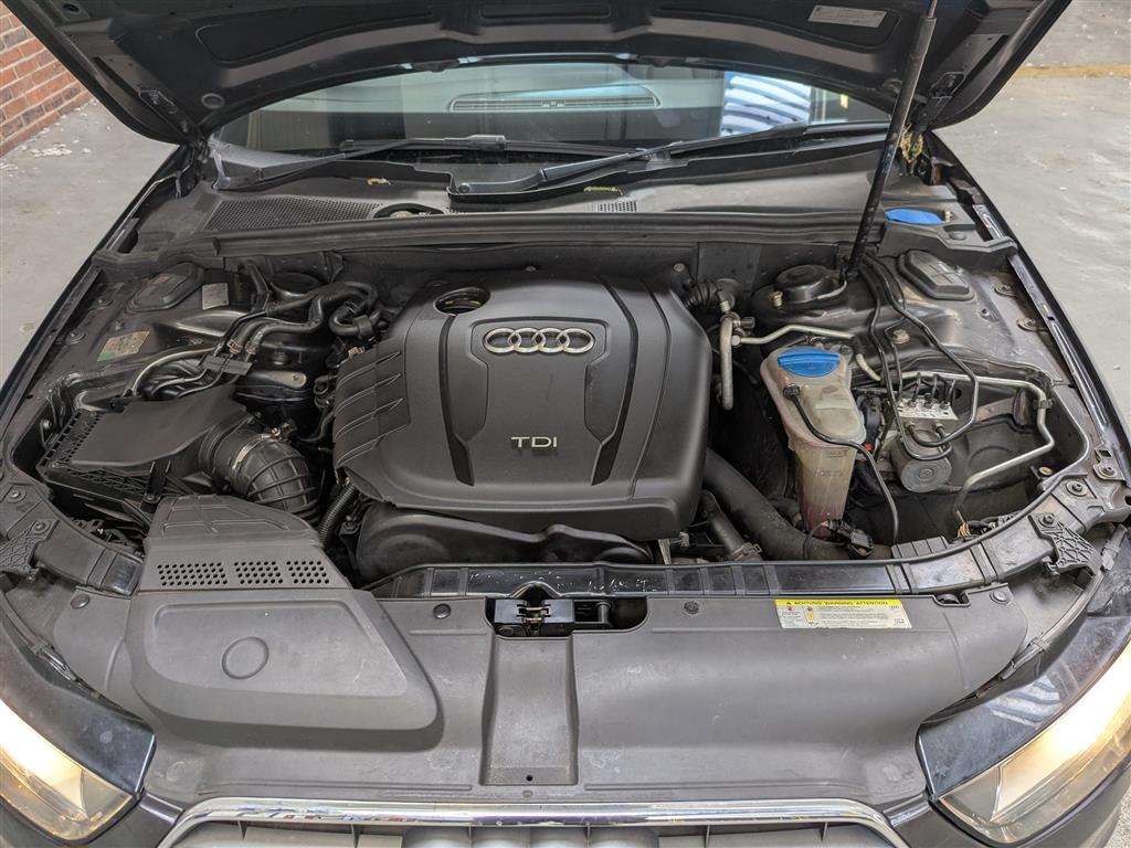 <p>2015 AUDI A4 SE TECHNIK TDI CVT</p>