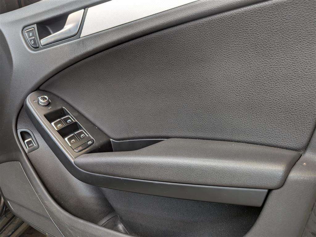 <p>2015 AUDI A4 SE TECHNIK TDI CVT</p>