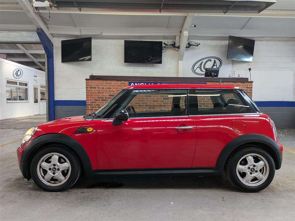 <p>2008 MINI ONE</p>