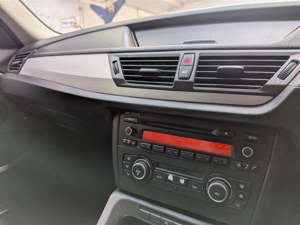 <p>2010 BMW X1 SDRIVE 18D SE</p>
