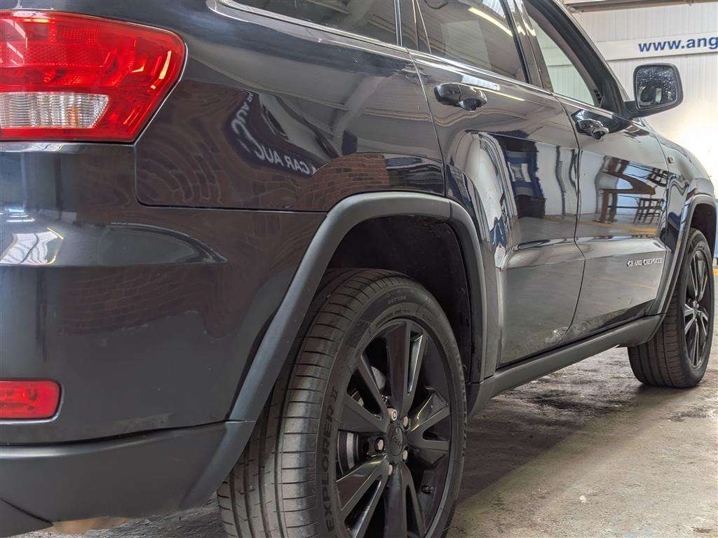<p>2013 JEEP GRAND CHEROKEE S-LTD CRD</p>