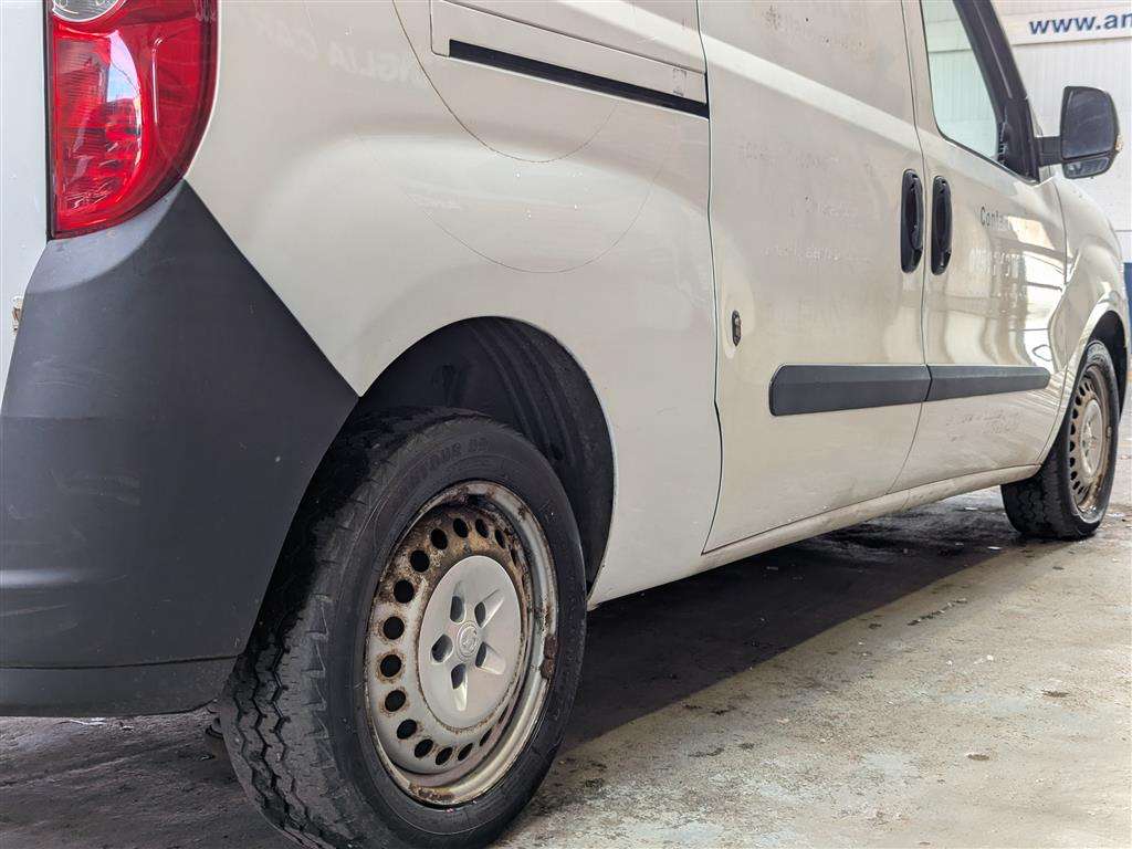<p>2015 VAUXHALL COMBO 2300 L2H1 CDTI S/S</p>