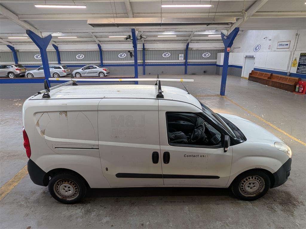 <p>2015 VAUXHALL COMBO 2300 L2H1 CDTI S/S</p>