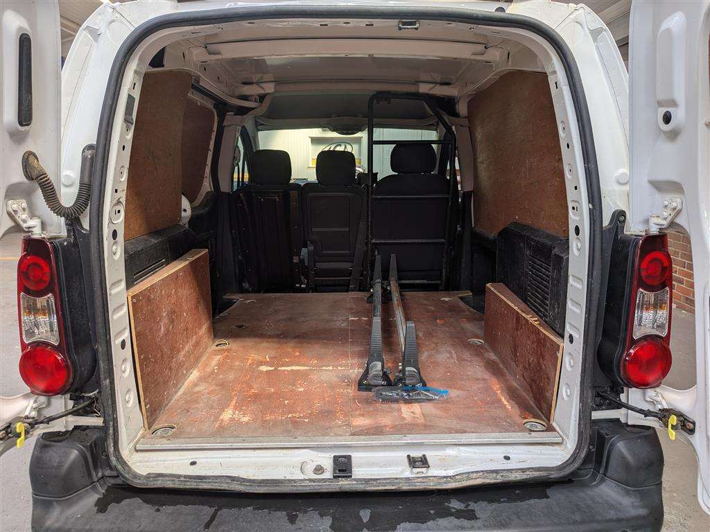 <p>2017 CITROEN BERLINGO 625 EN-PRISE BLU</p>