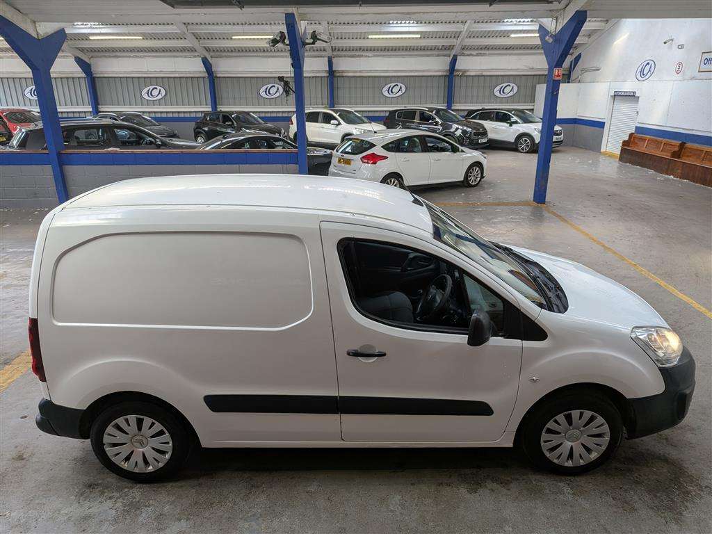 <p>2017 CITROEN BERLINGO 625 EN-PRISE BLU</p>