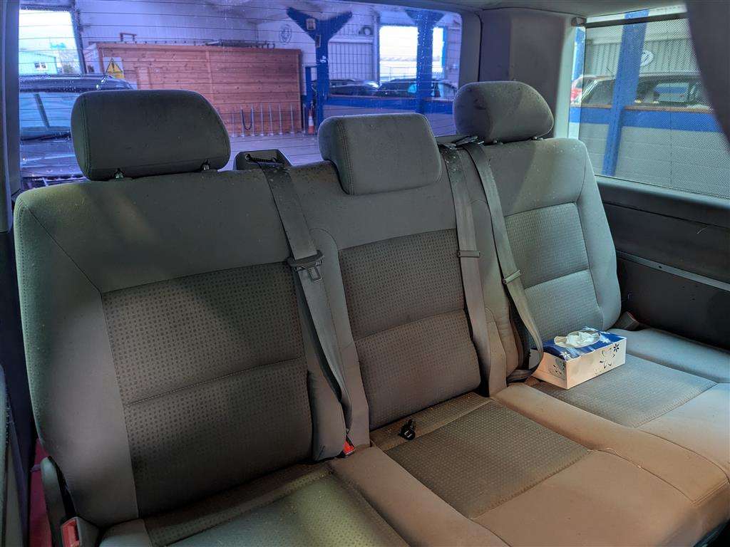 <p>2004 VOLKSWAGEN MULTIVAN Left Hand Drive.</p>