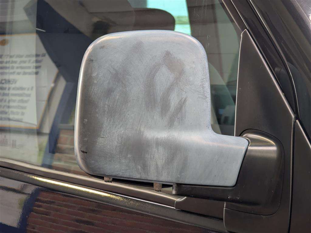 <p>2004 VOLKSWAGEN MULTIVAN Left Hand Drive.</p>