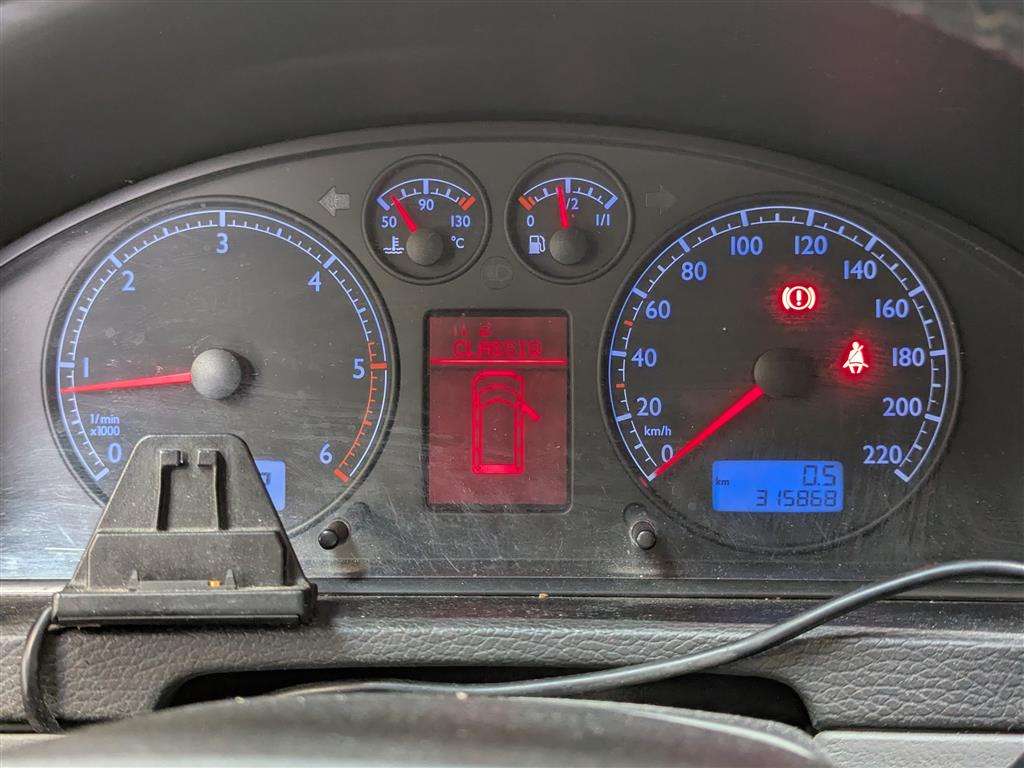 <p>2004 VOLKSWAGEN MULTIVAN Left Hand Drive.</p>