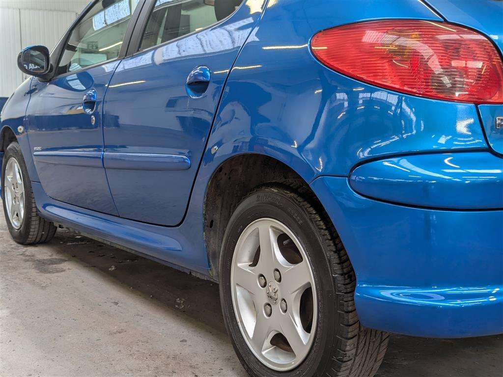 <p>2005 PEUGEOT 206 SPORT</p>