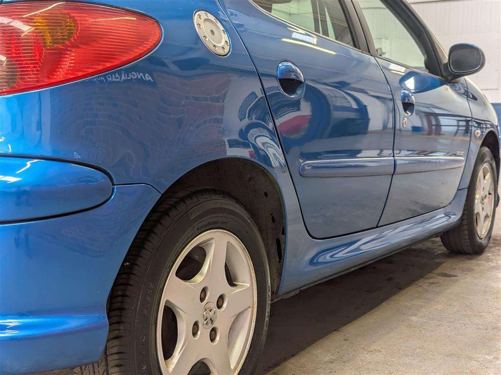 <p>2005 PEUGEOT 206 SPORT</p>