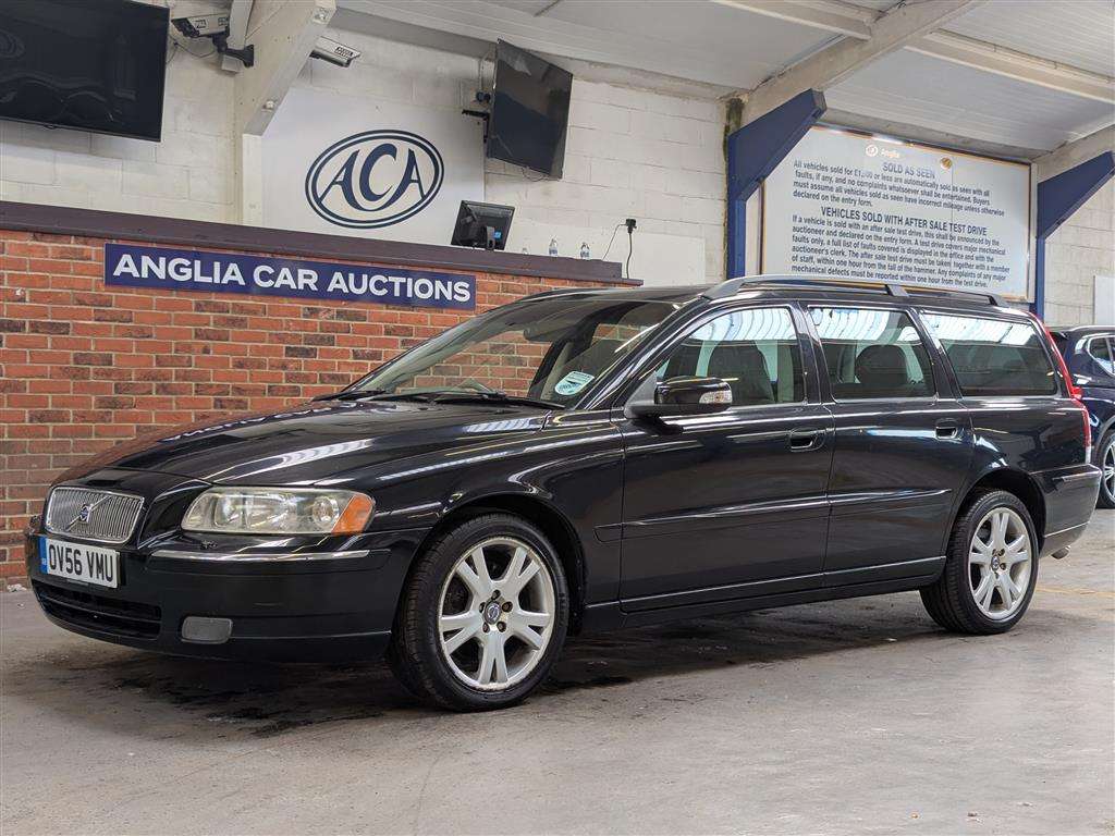 <p>2006 VOLVO V70 SE T AUTO</p>