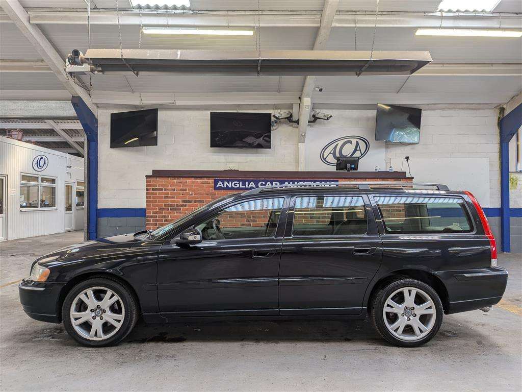 <p>2006 VOLVO V70 SE T AUTO</p>
