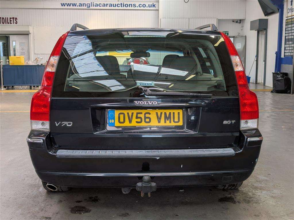 <p>2006 VOLVO V70 SE T AUTO</p>