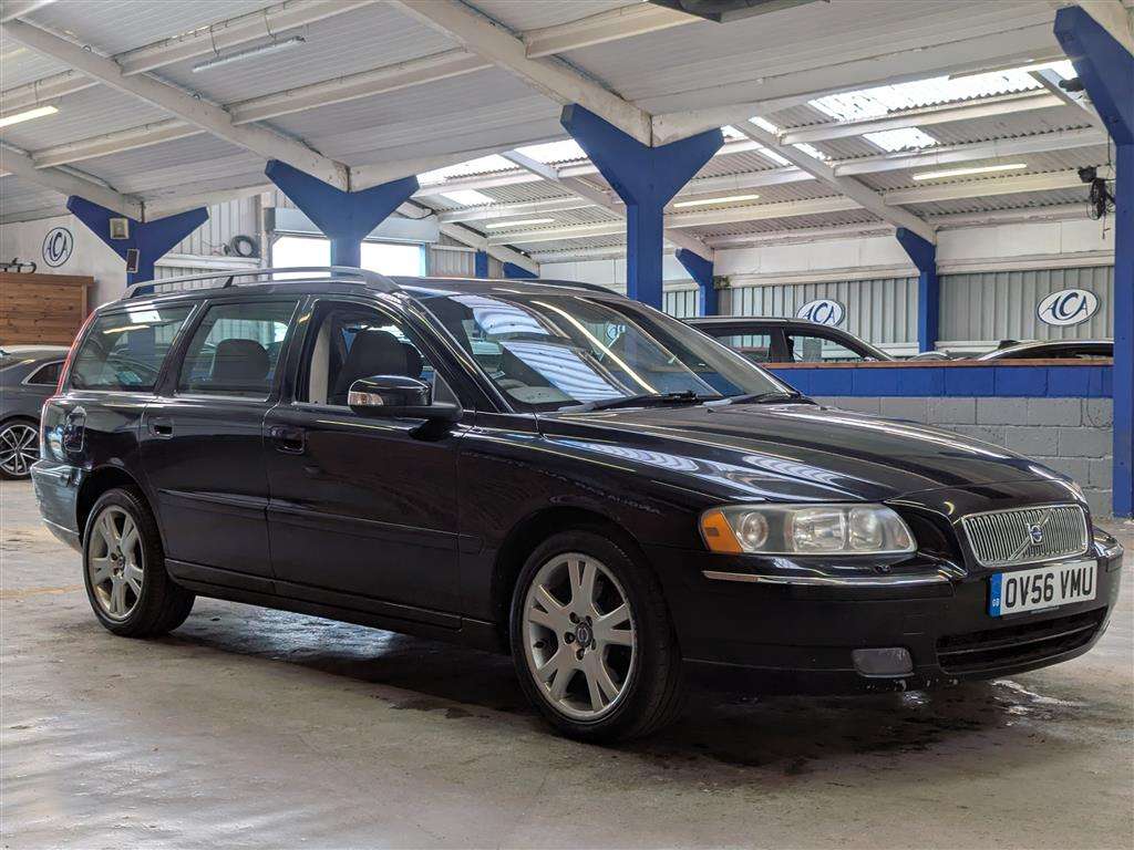 <p>2006 VOLVO V70 SE T AUTO</p>