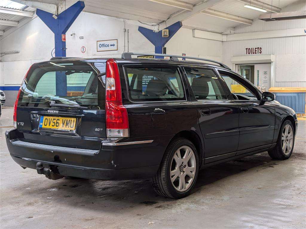 <p>2006 VOLVO V70 SE T AUTO</p>