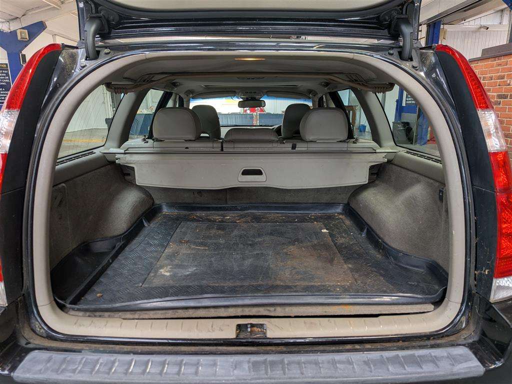<p>2006 VOLVO V70 SE T AUTO</p>
