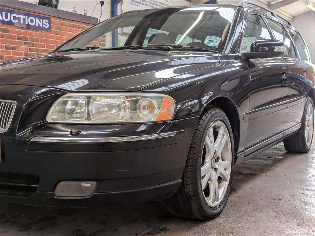 <p>2006 VOLVO V70 SE T AUTO</p>