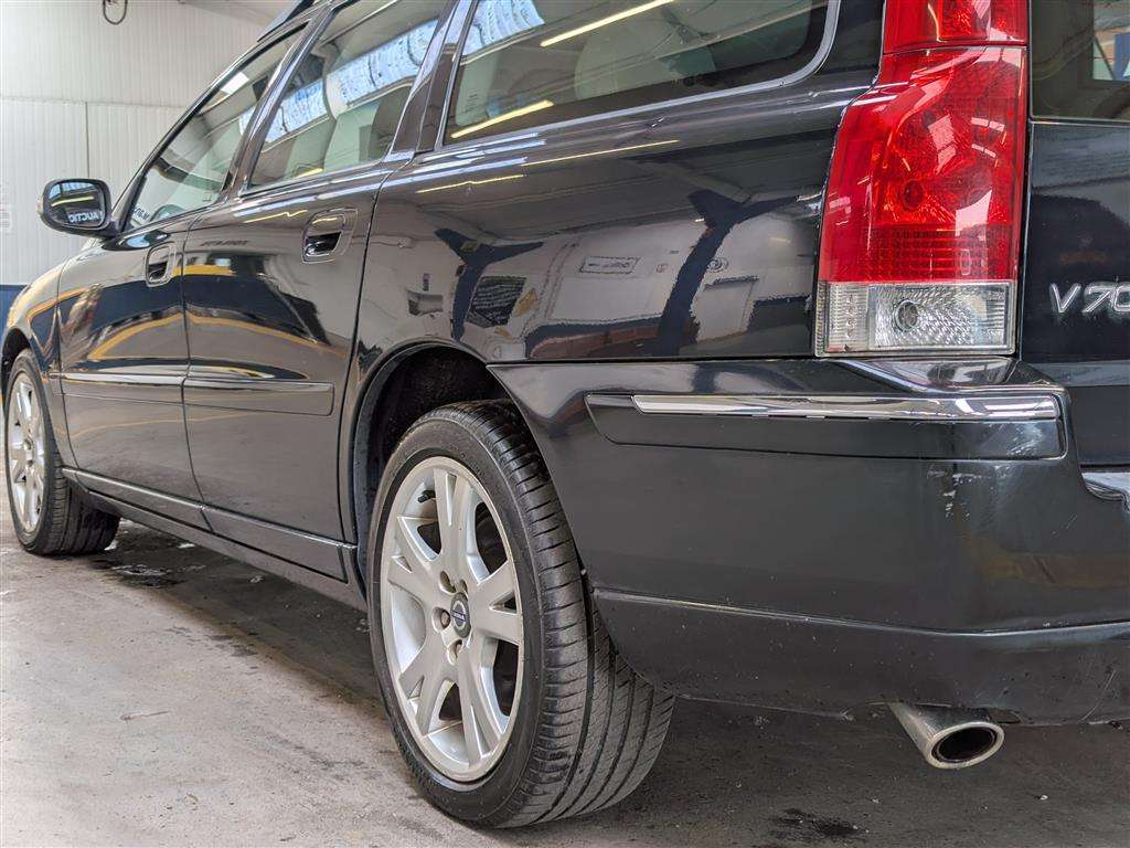 <p>2006 VOLVO V70 SE T AUTO</p>