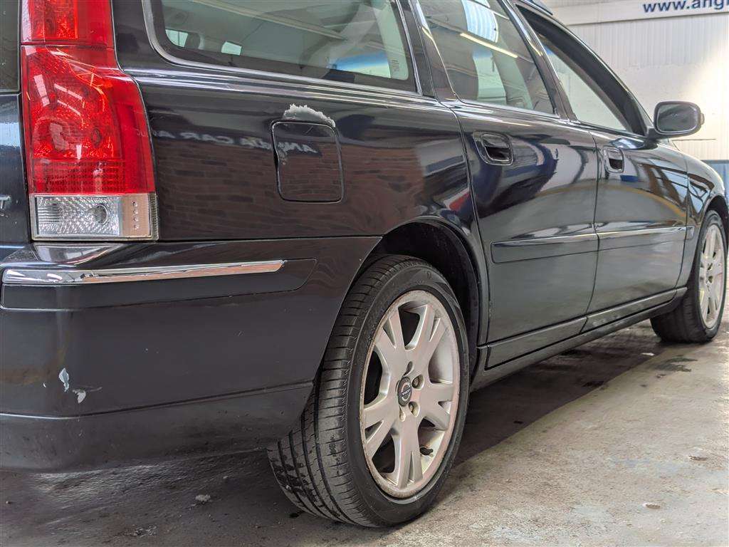 <p>2006 VOLVO V70 SE T AUTO</p>