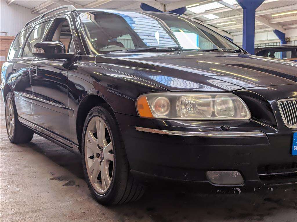 <p>2006 VOLVO V70 SE T AUTO</p>
