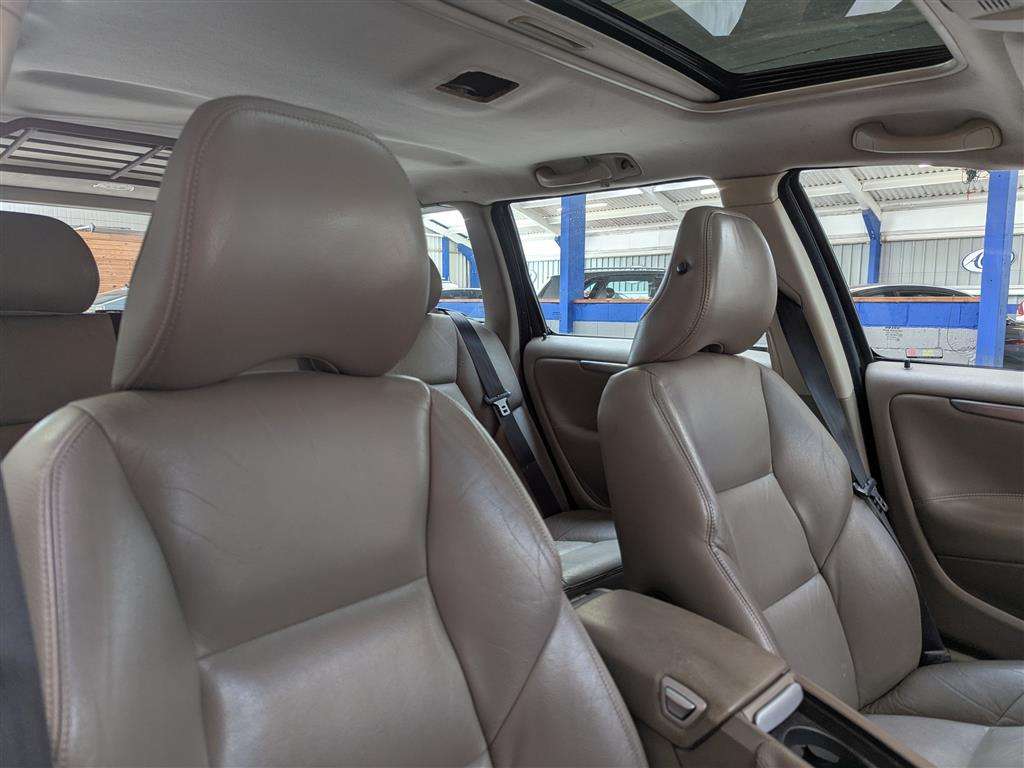 <p>2006 VOLVO V70 SE T AUTO</p>