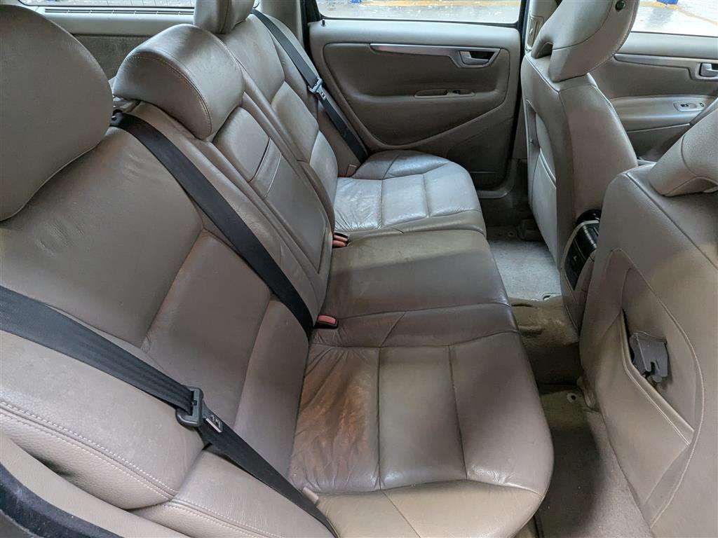 <p>2006 VOLVO V70 SE T AUTO</p>