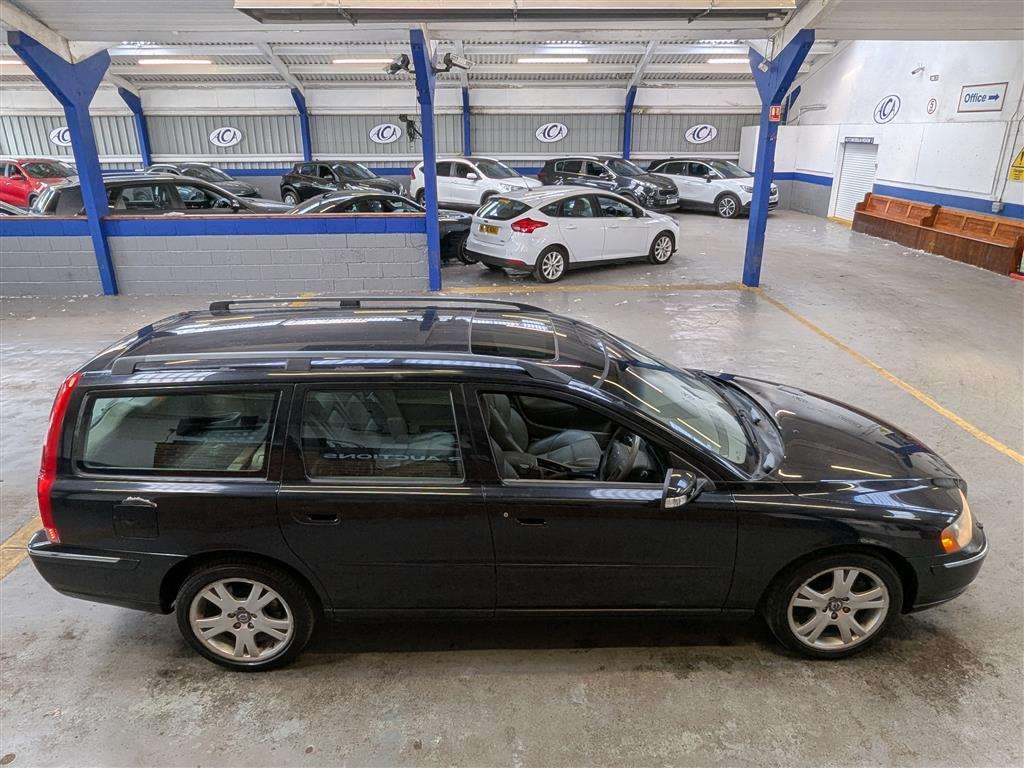 <p>2006 VOLVO V70 SE T AUTO</p>