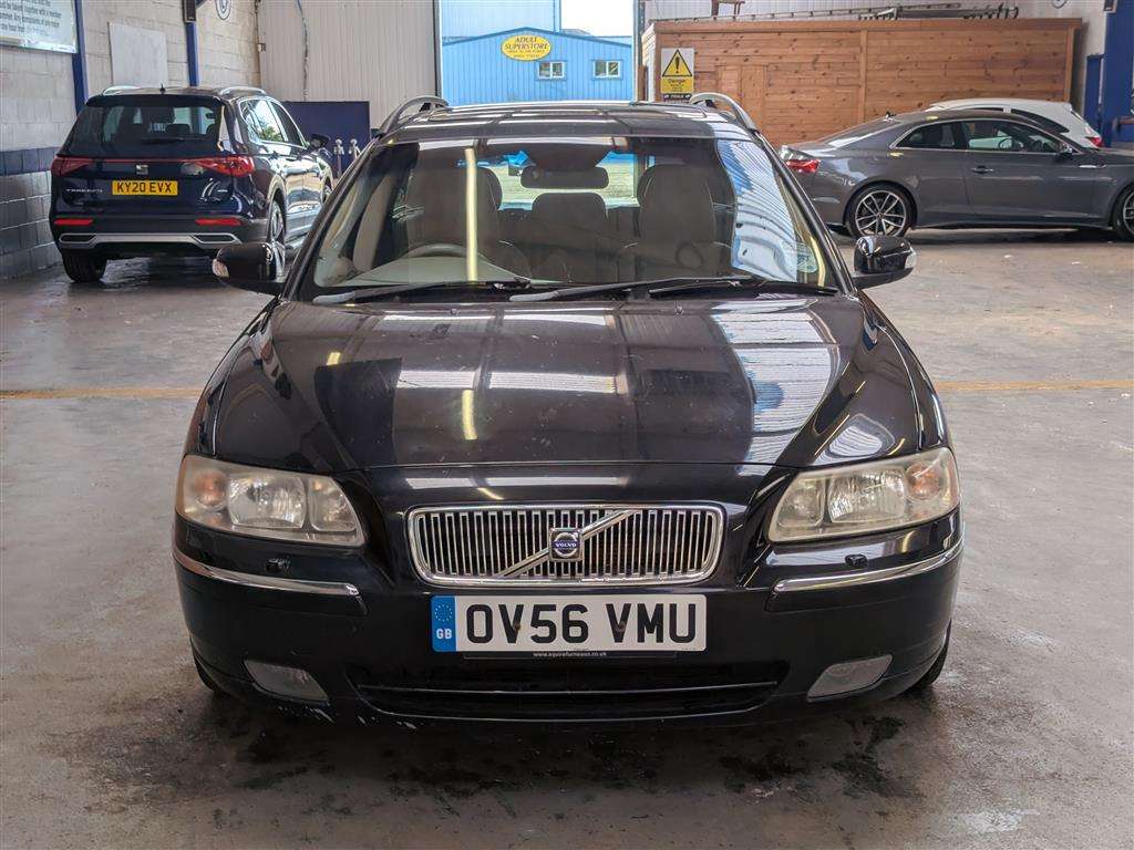 <p>2006 VOLVO V70 SE T AUTO</p>