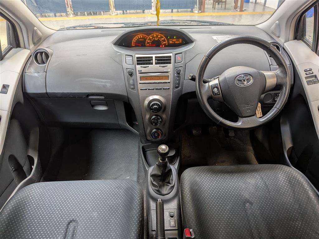 <p>2010 TOYOTA YARIS TR VVT-I</p>