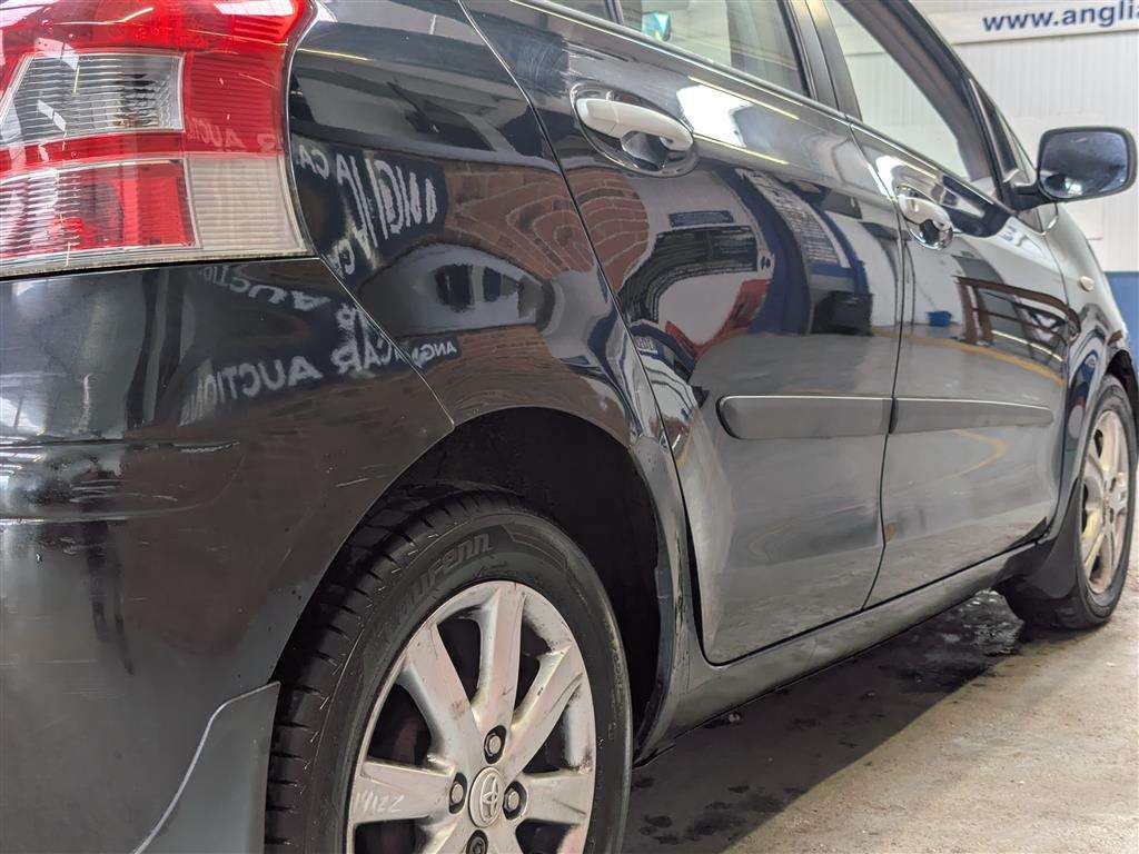 <p>2010 TOYOTA YARIS TR VVT-I</p>