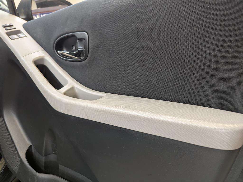<p>2010 TOYOTA YARIS TR VVT-I</p>