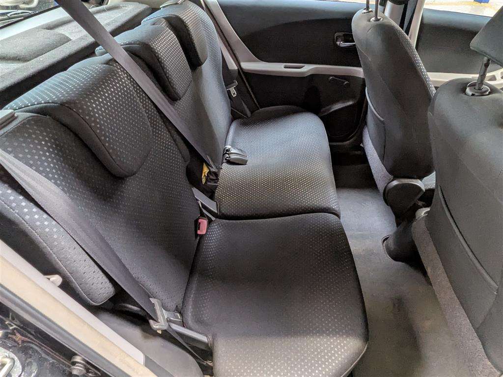 <p>2010 TOYOTA YARIS TR VVT-I</p>
