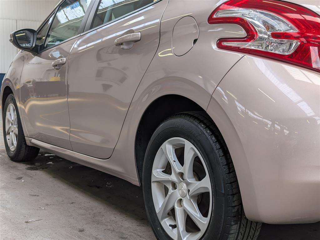 <p>2014 PEUGEOT 208 ACTIVE</p>