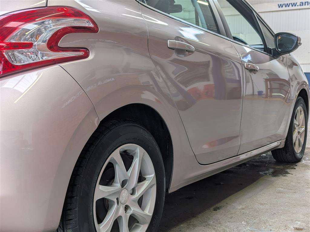 <p>2014 PEUGEOT 208 ACTIVE</p>