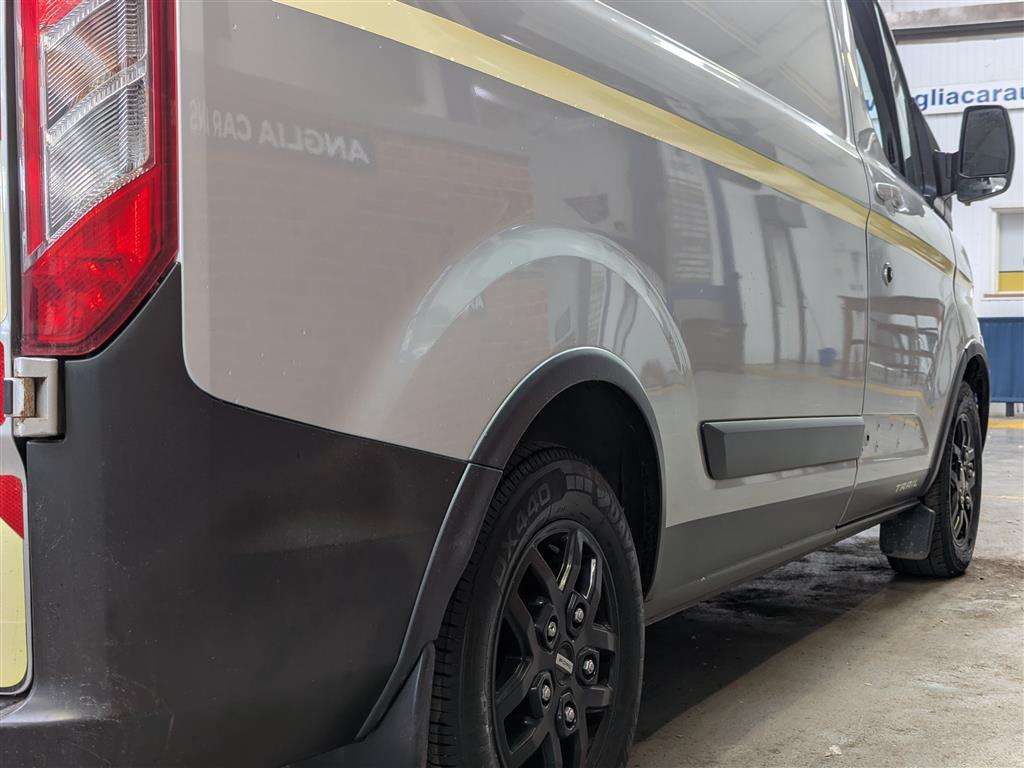<p>2021 FORD TRANSIT CUSTOM 300 TRAIL</p>
