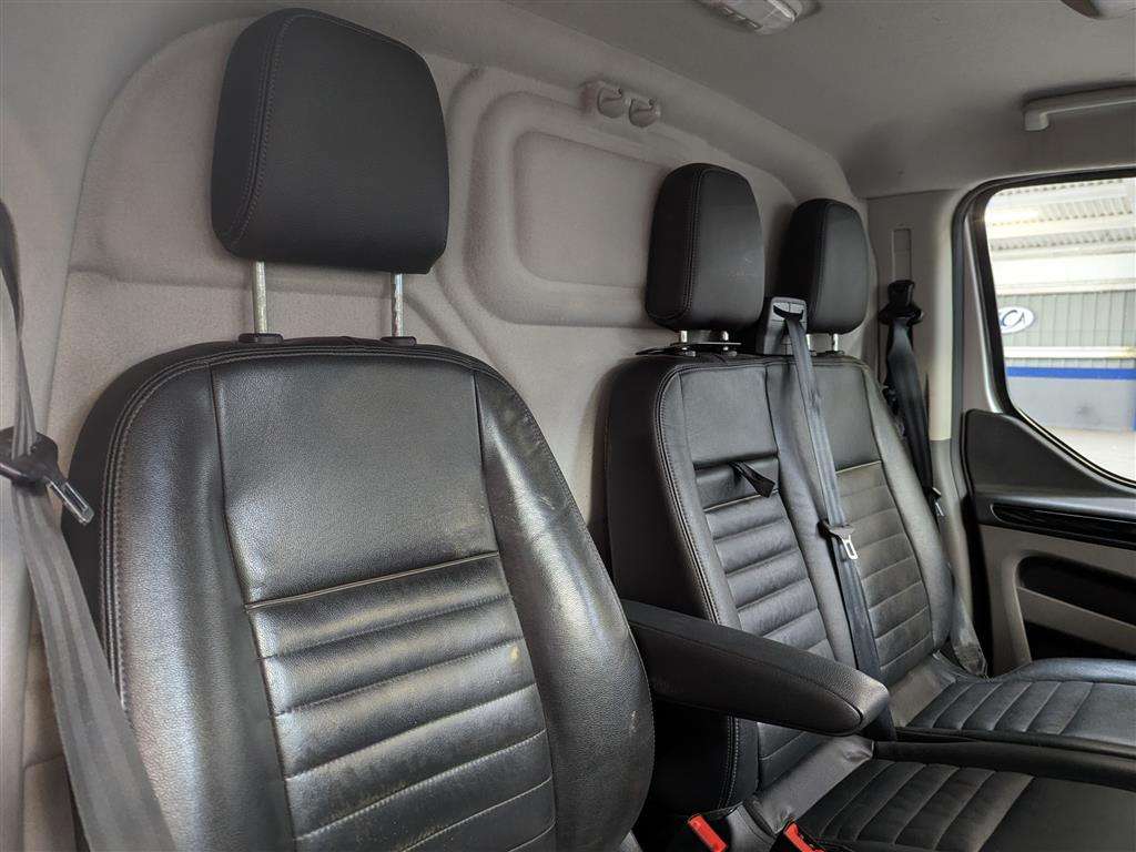 <p>2021 FORD TRANSIT CUSTOM 300 TRAIL</p>