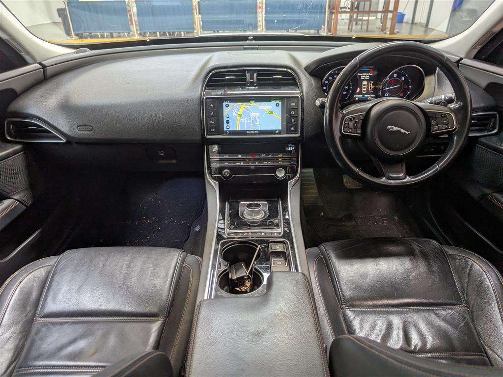 <p>2016 JAGUAR XE PRESTIGE D AUTO</p>
