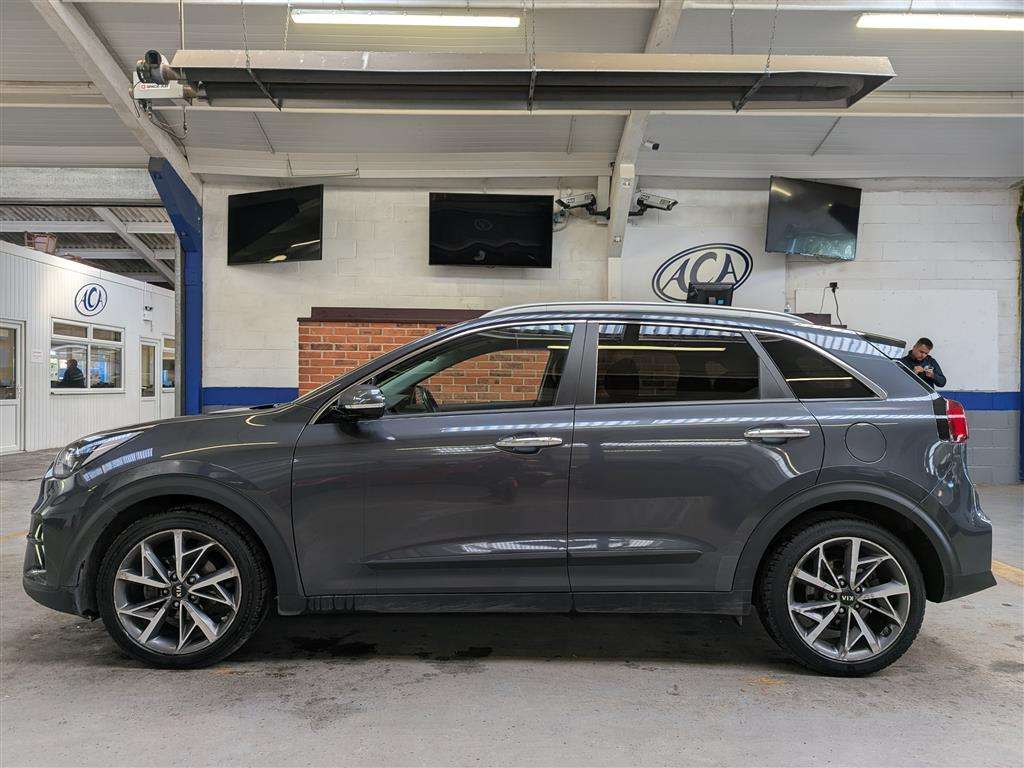 <p>2021 KIA NIRO 3 HEV S-A</p>
