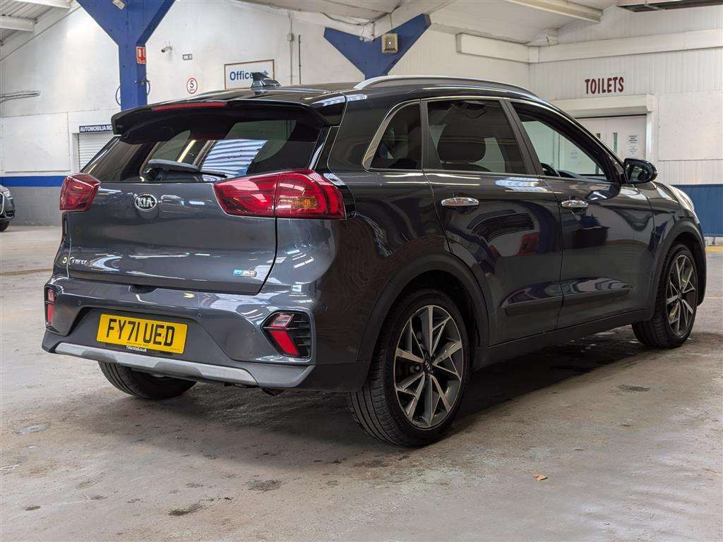 <p>2021 KIA NIRO 3 HEV S-A</p>