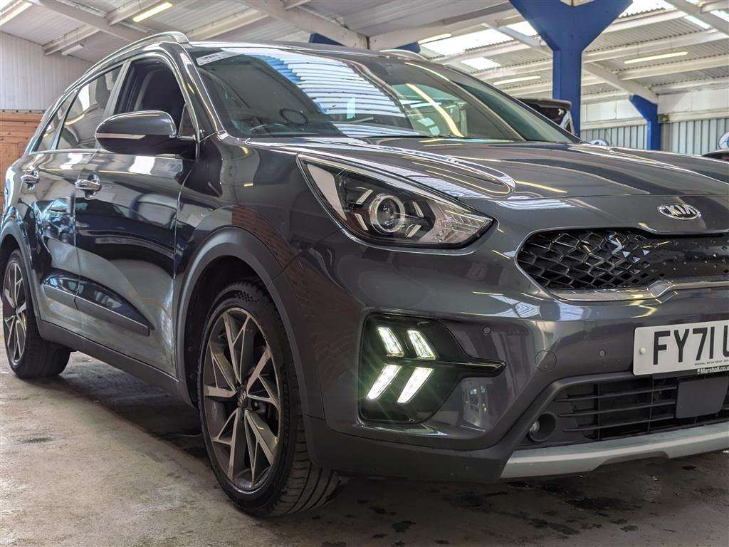 <p>2021 KIA NIRO 3 HEV S-A</p>