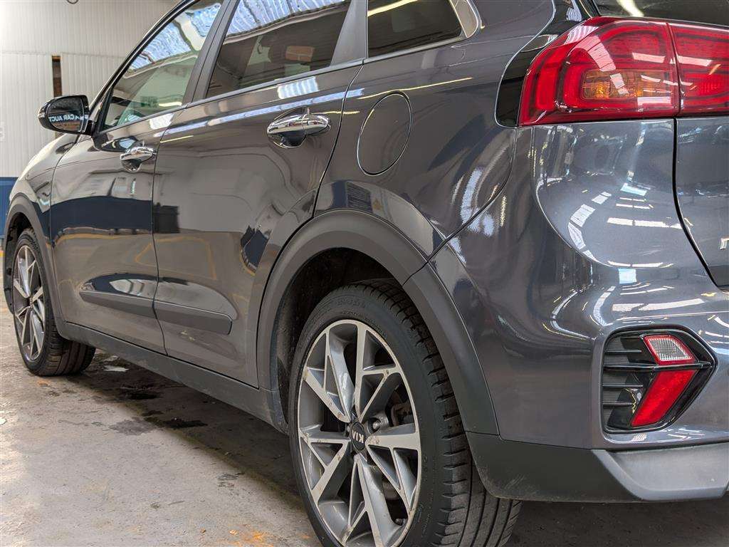 <p>2021 KIA NIRO 3 HEV S-A</p>