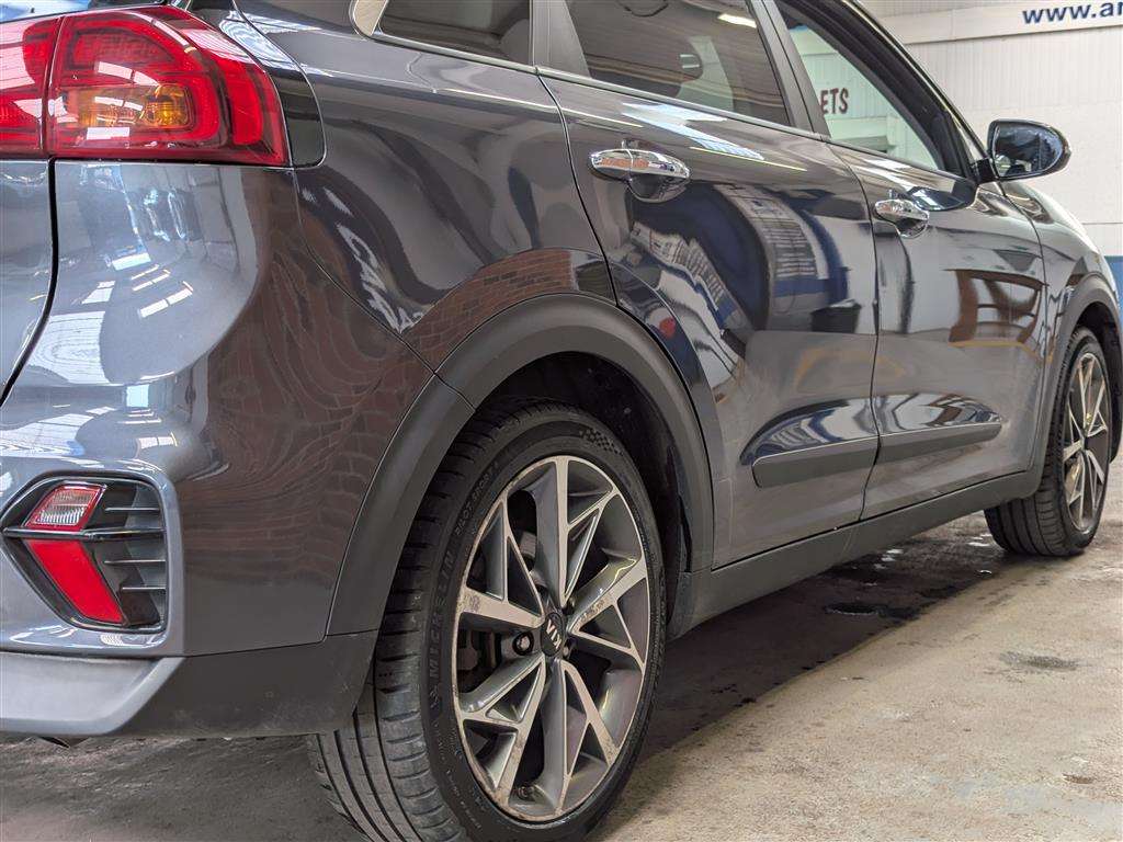 <p>2021 KIA NIRO 3 HEV S-A</p>